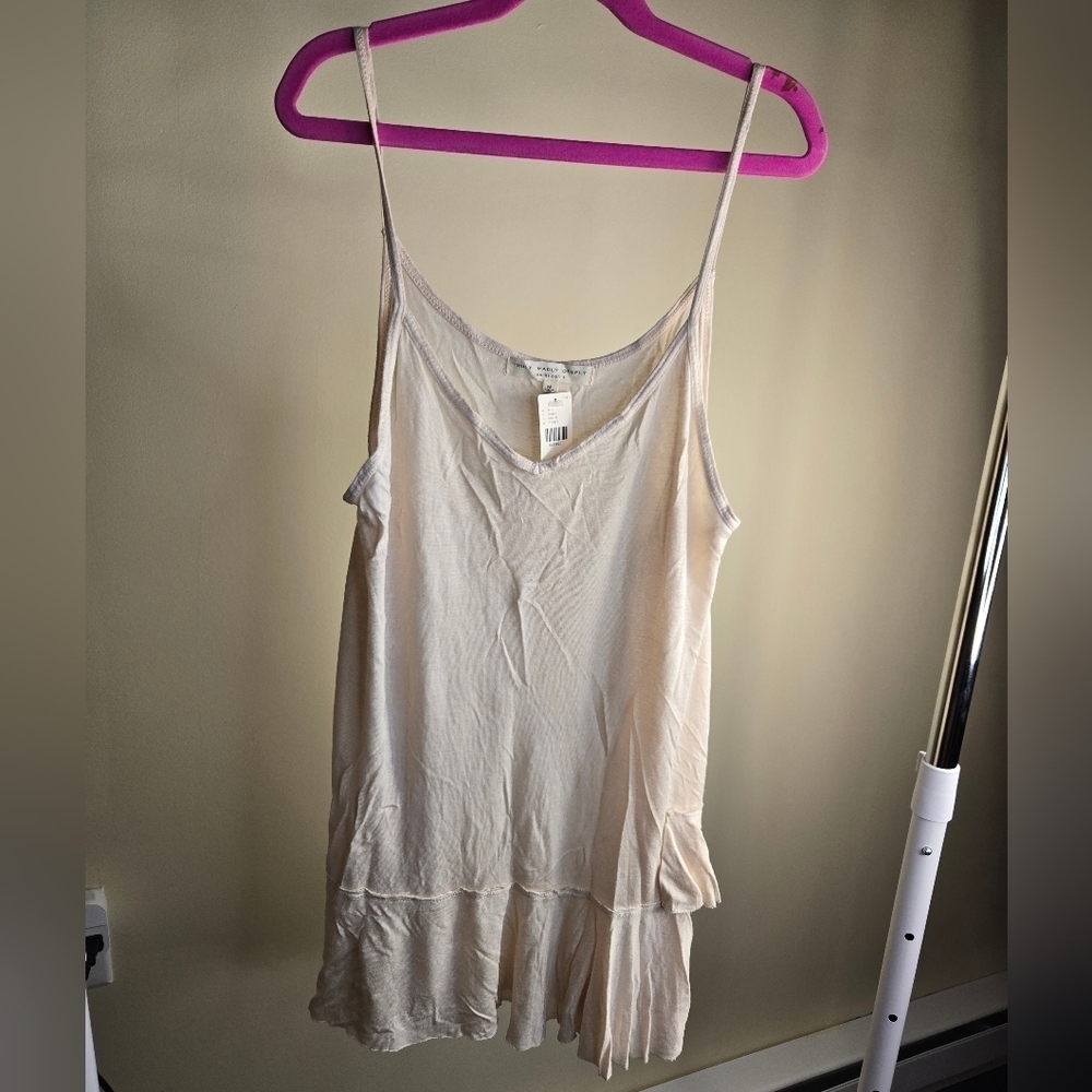 Truly Madly Deeply Tank top NWT Cream Size Medium